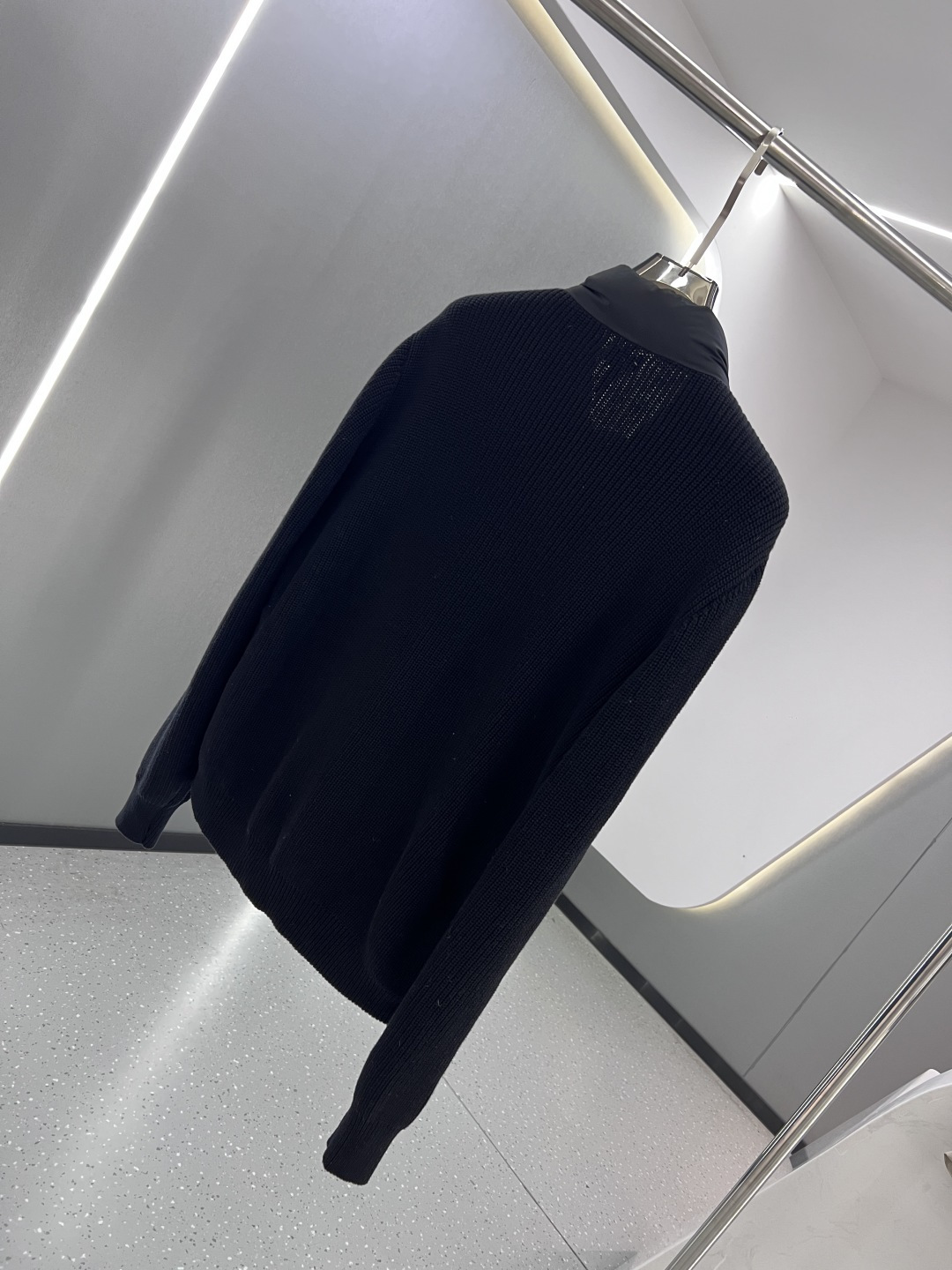 羽绒服 MONCLER 蒙口 25年冬季新款立领开衫外套专柜同款羽绒拼接针织毛衣，搭配填充羽绒轻松打造造