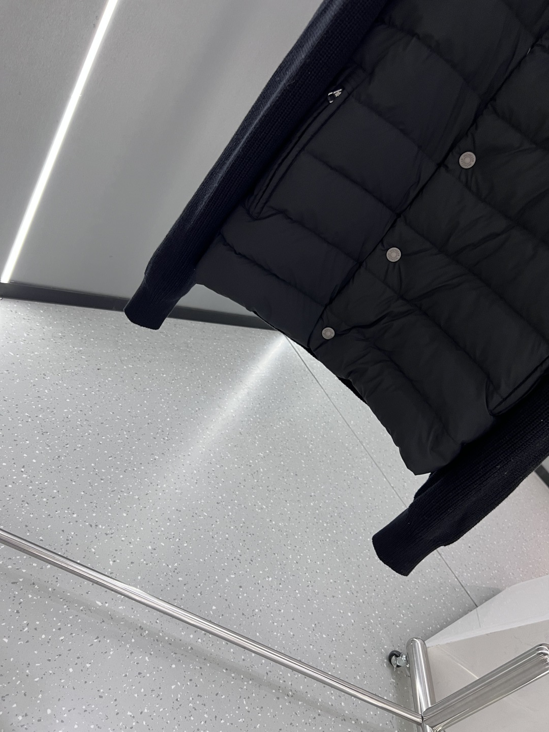 羽绒服 MONCLER 蒙口 25年冬季新款立领开衫外套专柜同款羽绒拼接针织毛衣，搭配填充羽绒轻松打造造