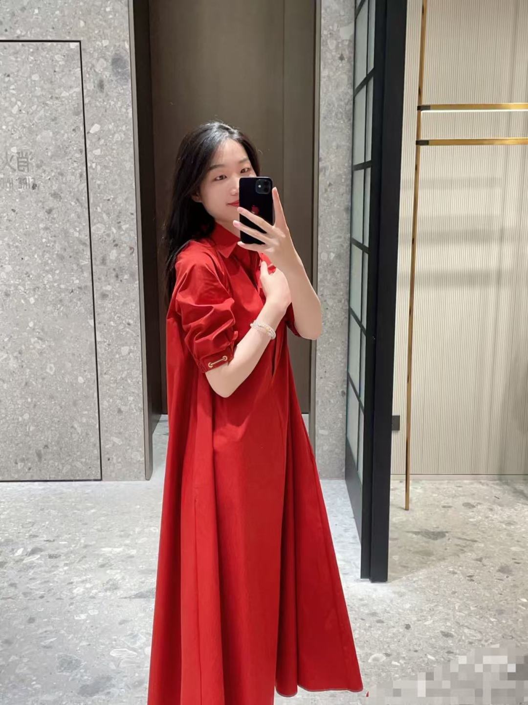High-Quality Women’s Clothes and Vacation Deals at P636 with Max Mara’s War Coats - 图片 5