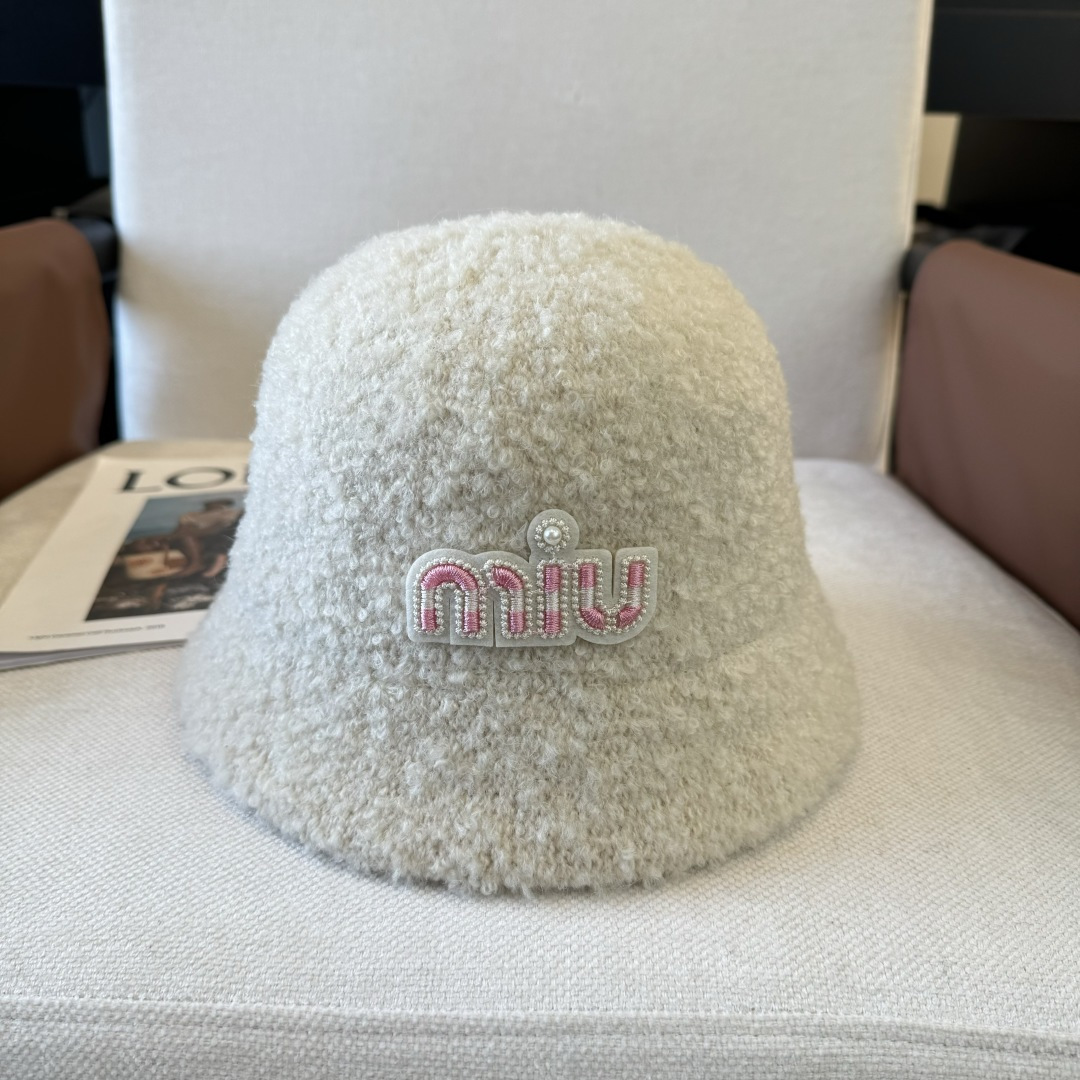 NO:617322,Miumiu original spring and summer new fisherman hat, the original workmanship is meticulous and the quality is superb!  Hats bucket hat, baseball cap, knitted hat, hat, miumiu, espadrilles, hats19860909谬谬miumiu 原单春夏新款渔夫帽,原版做工细致质量超赞！帽子渔夫帽棒球帽针织帽,帽子,miumiu,espadrilles,hats,hat