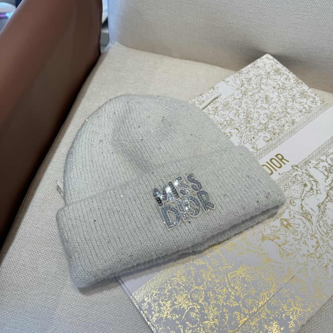 NO:365764,[DIOR] New simple wool hat with volume, new style shipped, big brand models are super easy to match, buy them now!  Hat fisherman hat baseball hat knit hat, hat, dior, dior, espadrilles, hats【DIOR迪奥】新款走量简约毛线帽,新款出货,大牌款超好搭配,赶紧入手！帽子渔夫帽棒球帽针织帽,帽子,dior,dior,espadrilles,hats,hat