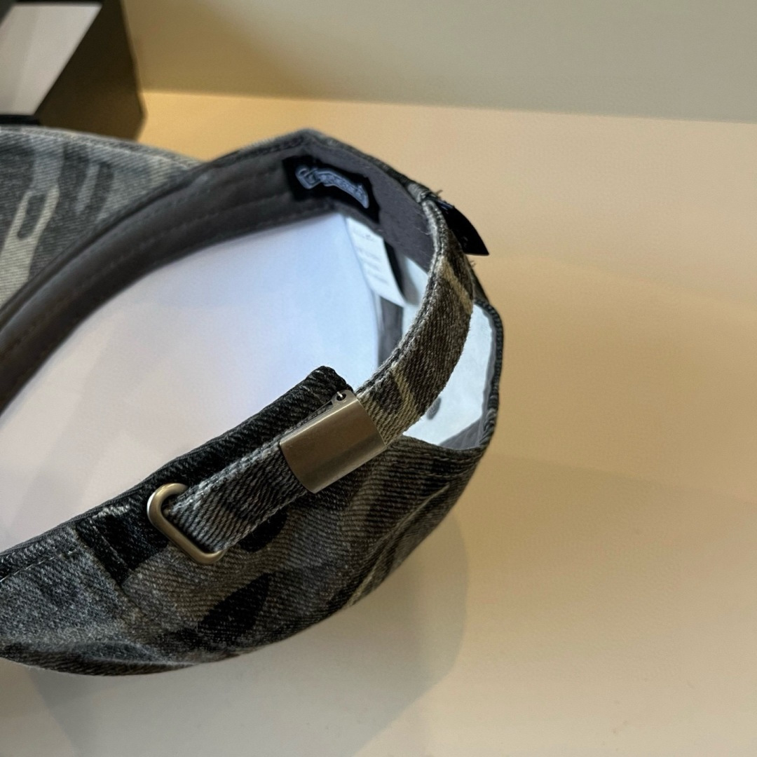 克罗心最新时尚前卫的休闲设计风格，戴上头就是这样好看看哦，做工精细，男女同款！