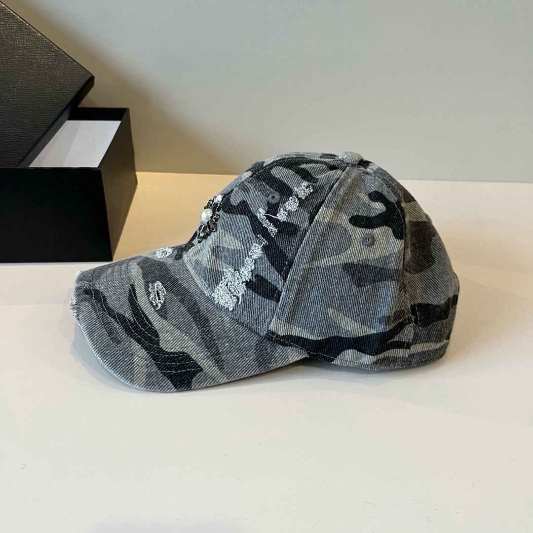 克罗心最新时尚前卫的休闲设计风格，戴上头就是这样好看看哦，做工精细，男女同款！