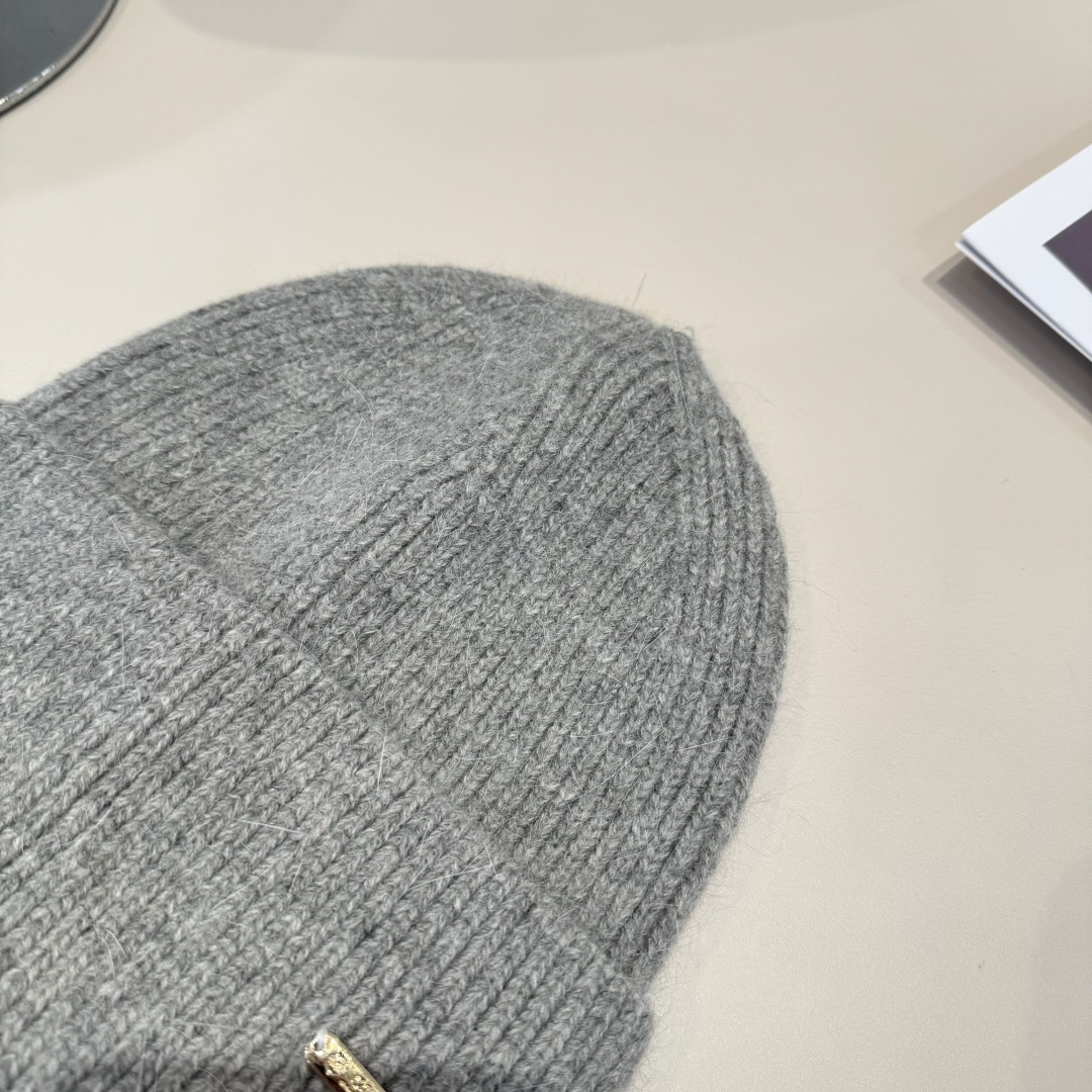 LP最新毛线帽 时尚前卫的休闲设计风格，戴上头就是这样好看看哦，做工精细，男女同款！