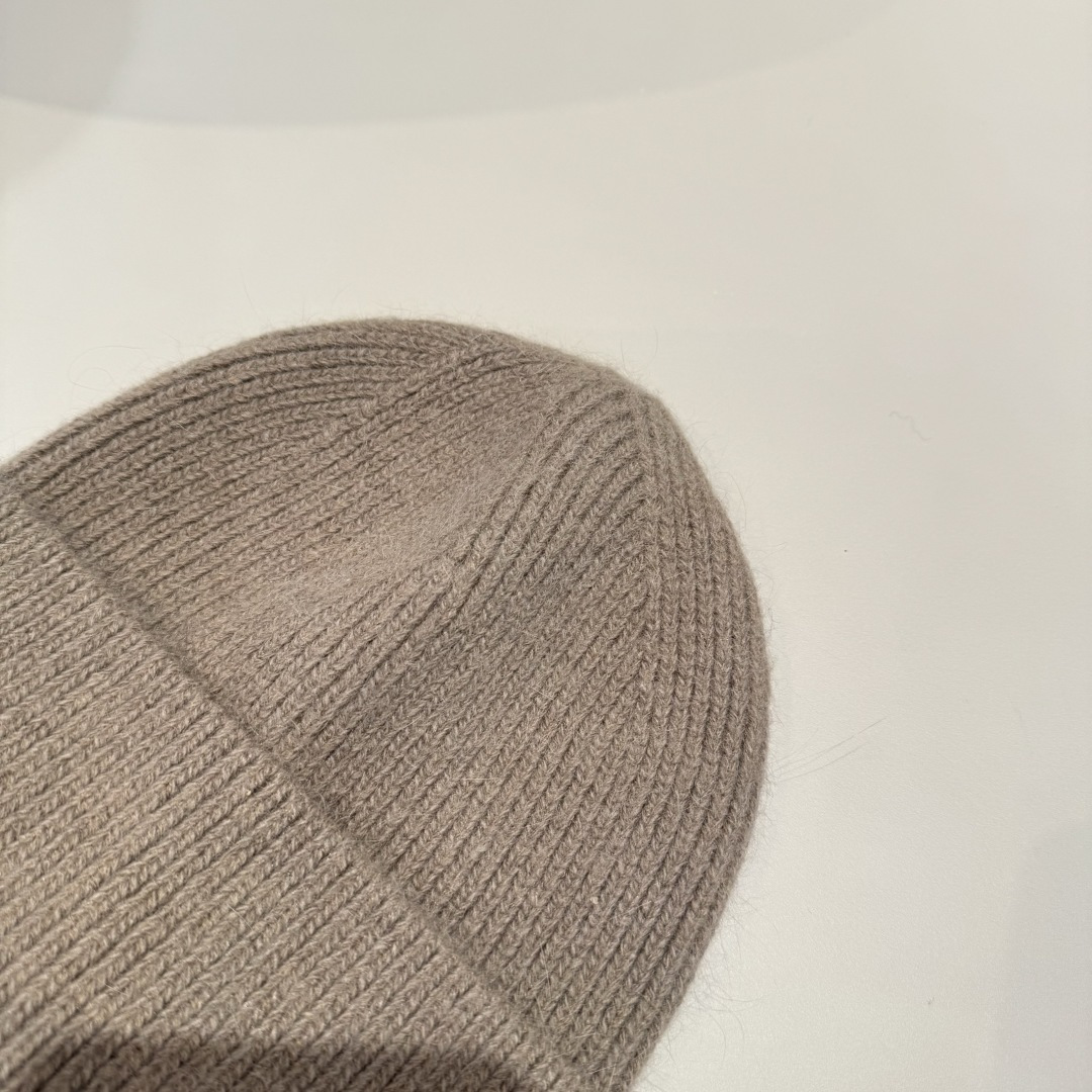 LP最新毛线帽 时尚前卫的休闲设计风格，戴上头就是这样好看看哦，做工精细，男女同款！