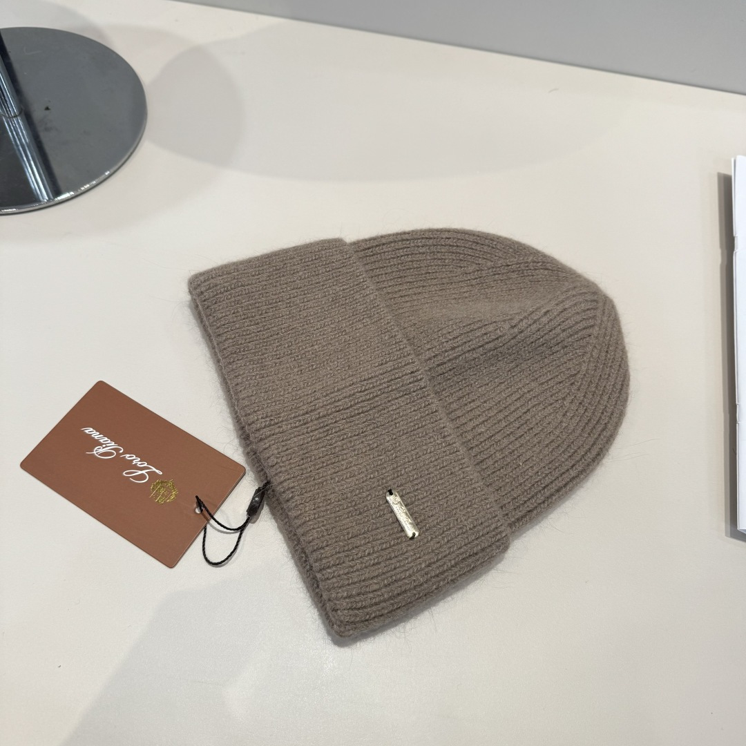 LP最新毛线帽 时尚前卫的休闲设计风格，戴上头就是这样好看看哦，做工精细，男女同款！
