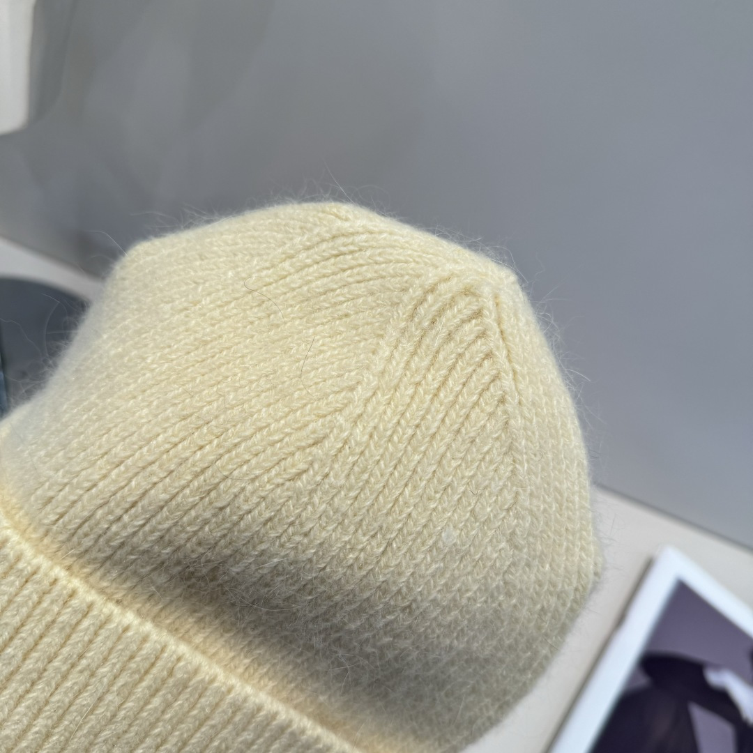 LP最新毛线帽 时尚前卫的休闲设计风格，戴上头就是这样好看看哦，做工精细，男女同款！