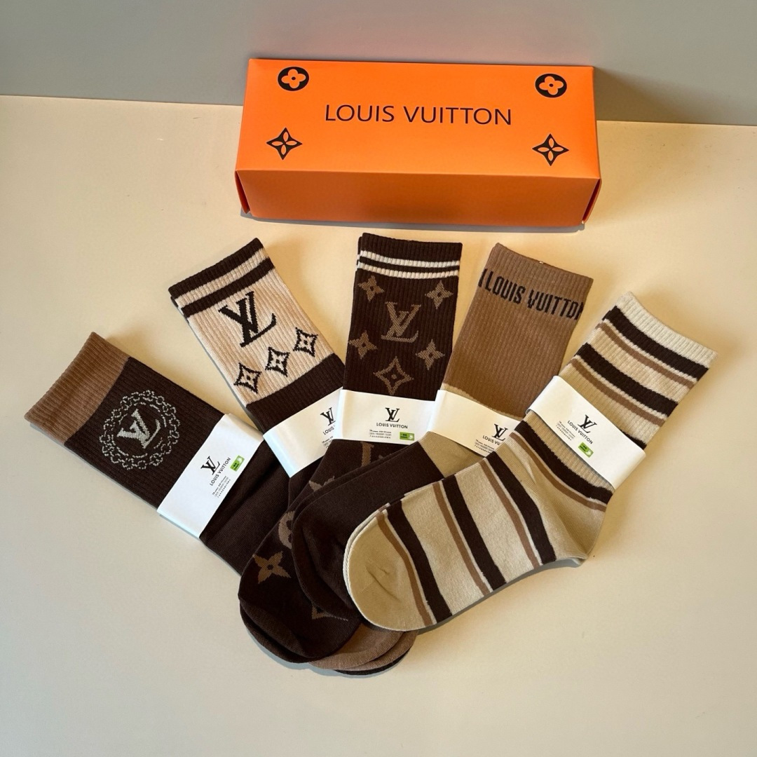 p65 Lv路易斯新款早秋长中袜，款式经典，时尚高级！💗大牌出街，潮人必备，颜色百搭🔥（一盒5双）