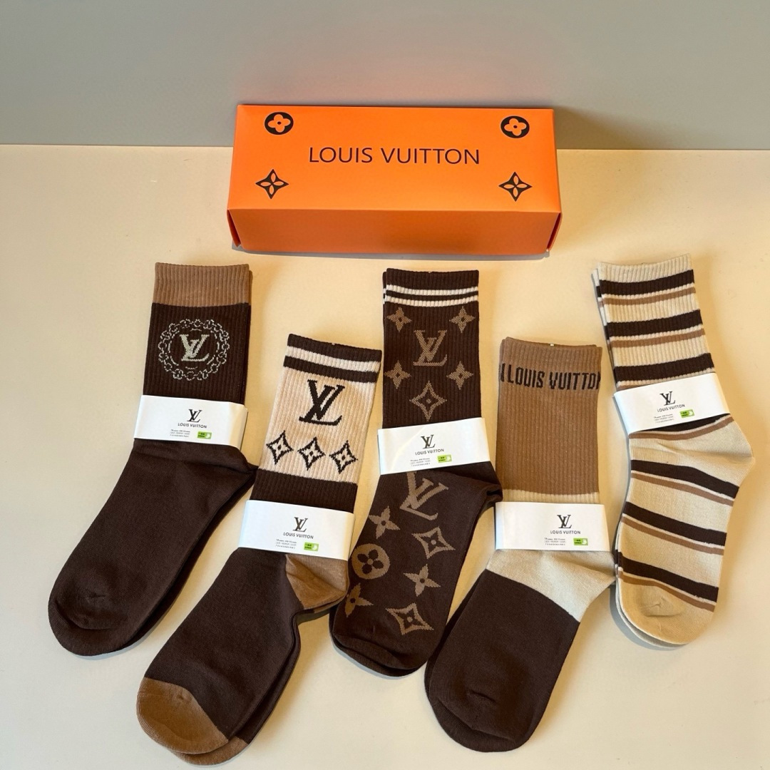 p65 Lv路易斯新款早秋长中袜，款式经典，时尚高级！💗大牌出街，潮人必备，颜色百搭🔥（一盒5双）