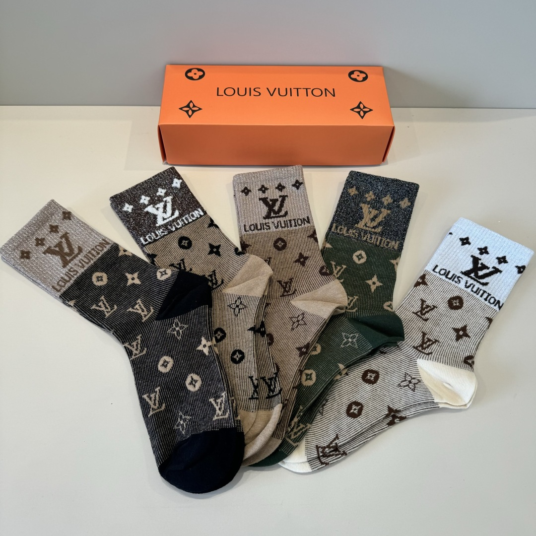 p65 Lv路易斯新款早秋长中袜，款式经典，时尚高级！💗大牌出街，潮人必备，颜色百搭🔥（一盒5双）