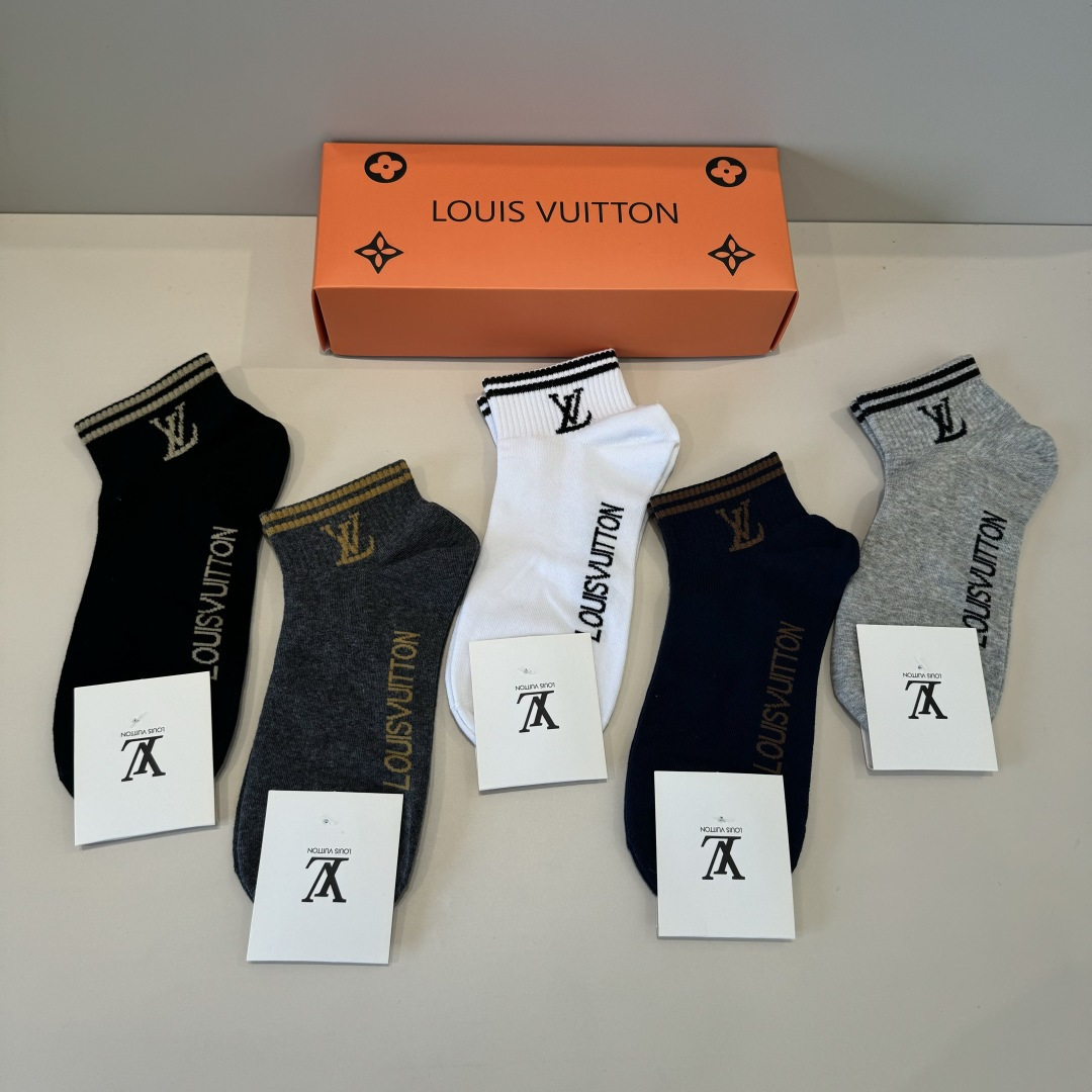 p65 Lv路易斯新款早秋长中袜，款式经典，时尚高级！💗大牌出街，潮人必备，颜色百搭🔥（一盒5双）
