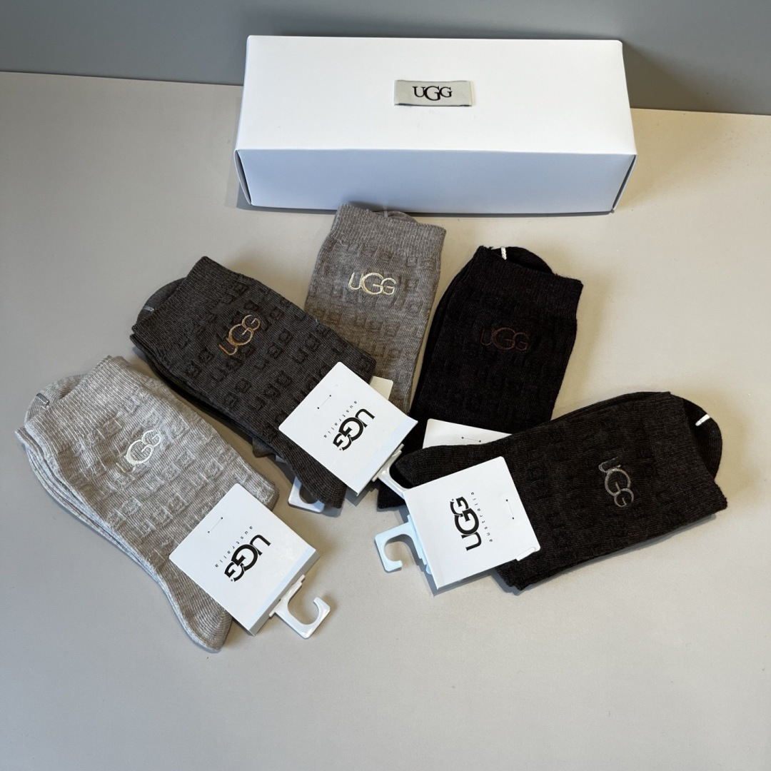 p70（UGG）新款早秋中长筒袜，款式经典，时尚高级！💗大牌出街，潮人必备，颜色百搭🔥（一盒5双）