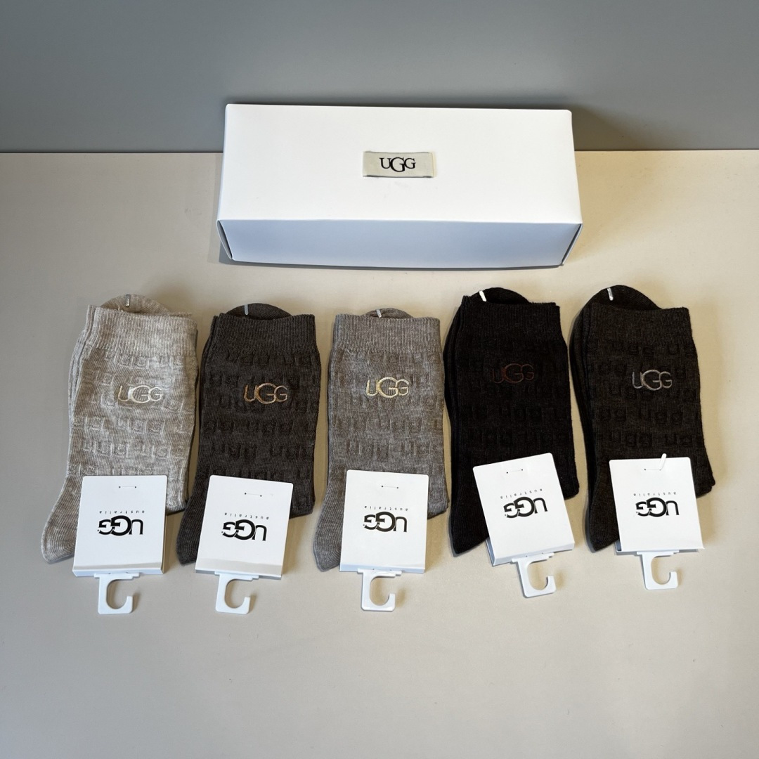 p70（UGG）新款早秋中长筒袜，款式经典，时尚高级！💗大牌出街，潮人必备，颜色百搭🔥（一盒5双）