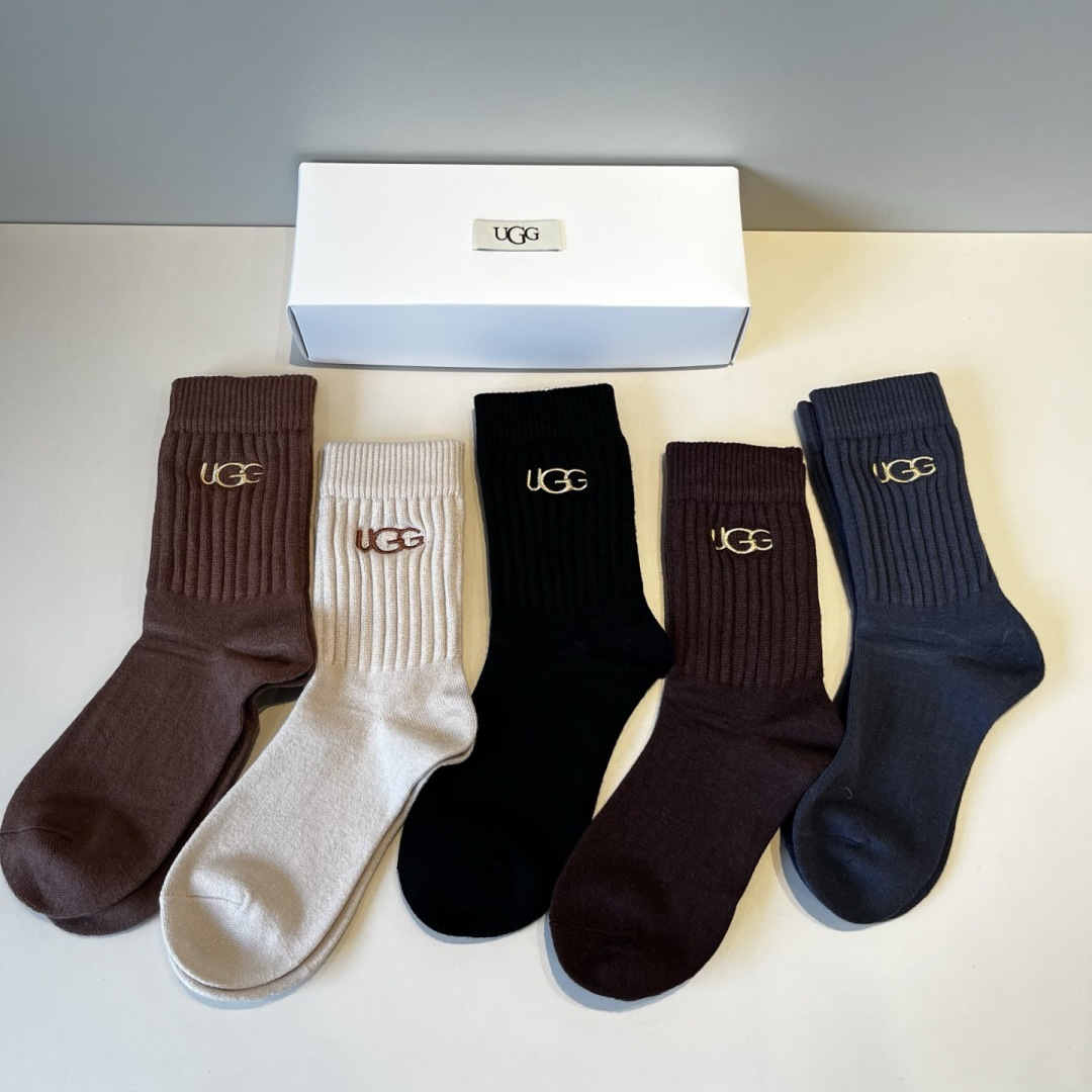 p70（UGG）新款早秋中长筒袜，款式经典，时尚高级！💗大牌出街，潮人必备，颜色百搭🔥（一盒5双）