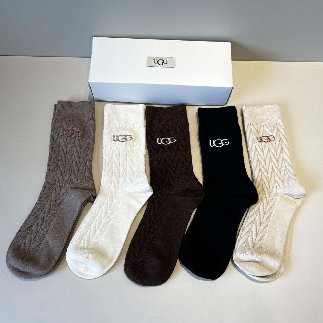 p70（UGG）新款早秋中长筒袜，款式经典，时尚高级！💗大牌出街，潮人必备，颜色百搭🔥（一盒5双）