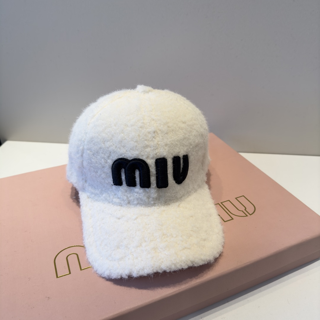 NO:552891,Miumiu's original spring and summer new baseball cap, authentic and custom-made from mold, the original workmanship is meticulous and the quality is superb!  Hats bucket hat, baseball cap, knitted hat, hat, miumiu, espadrilles, hats19860909谬谬miumiu 原单春夏新款棒球帽,正品开模订制,原版做工细致质量超赞！帽子渔夫帽棒球帽针织帽,帽子,miumiu,espadrilles,hats,hat