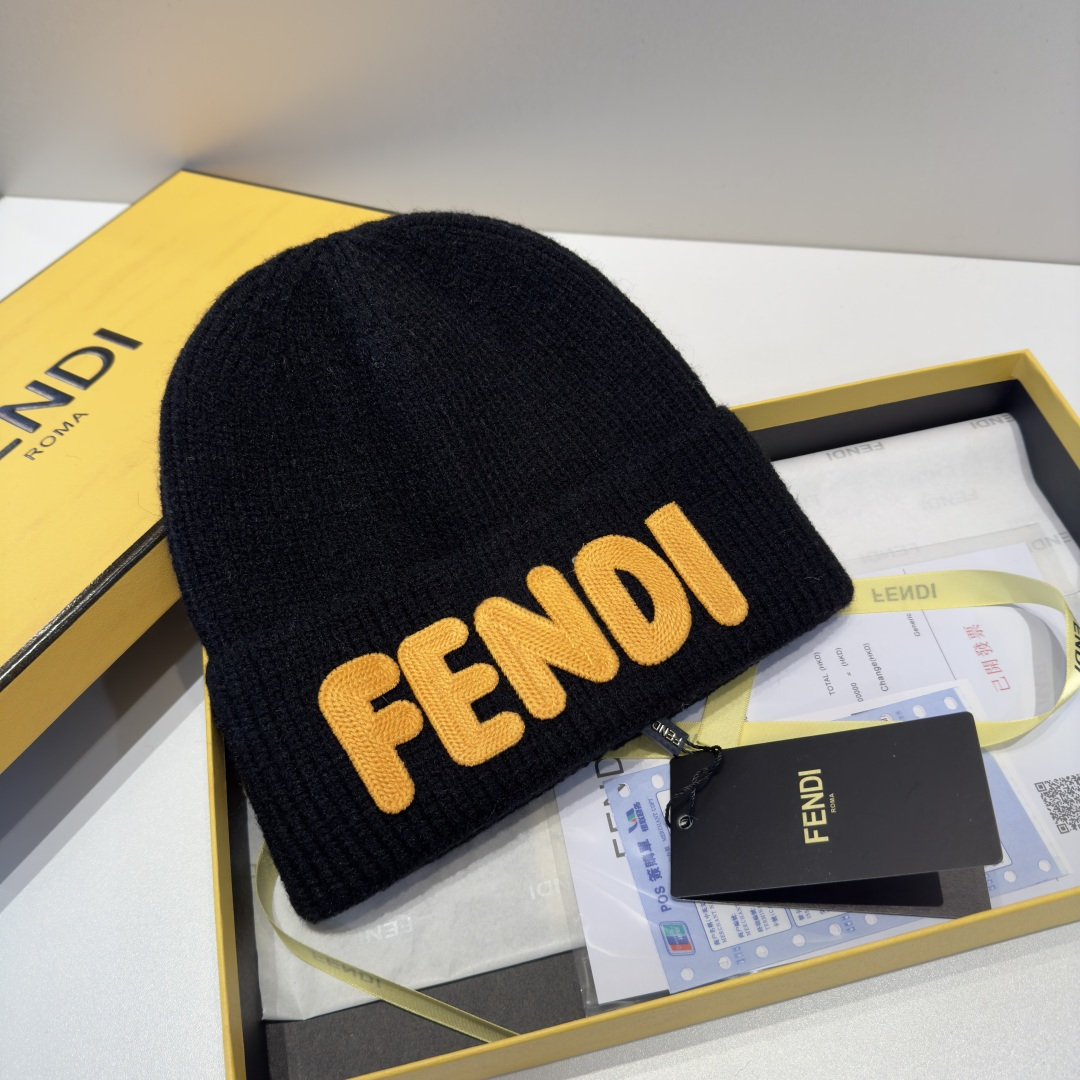 NO:552961,FENDI Fendi presbyopic series woolen hat, classic FF middle-aged item, temperament wearing item, quality bar hat, fisherman hat, baseball cap, knitted hat, hat, fendi, fendi, espadrilles, hats19860909FENDI芬迪 老花系列毛线帽,经典FF中古单品,气质穿搭单品,质量杠杠帽子渔夫帽棒球帽针织帽,帽子,fendi,fendi,espadrilles,hats,hat