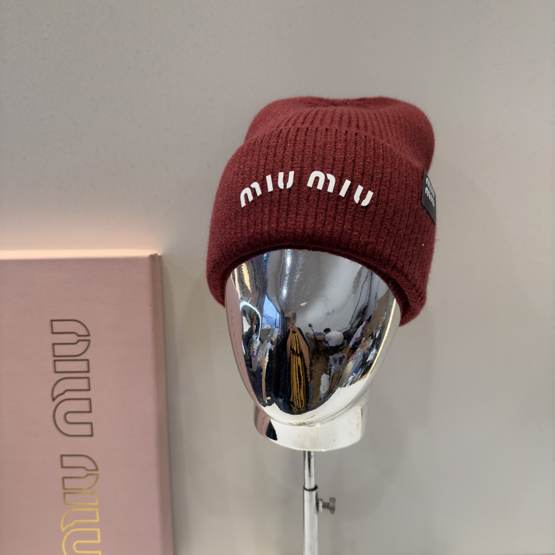 NO:552900,Miumiu original spring and summer new style woolen hat, customized, the original workmanship is meticulous and the quality is great!  Hats bucket hat, baseball cap, knitted hat, hat, miumiu, espadrilles, hats19860909谬谬miumiu 原单春夏新款毛线帽,订制,原版做工细致质量超赞！帽子渔夫帽棒球帽针织帽,帽子,miumiu,espadrilles,hats,hat