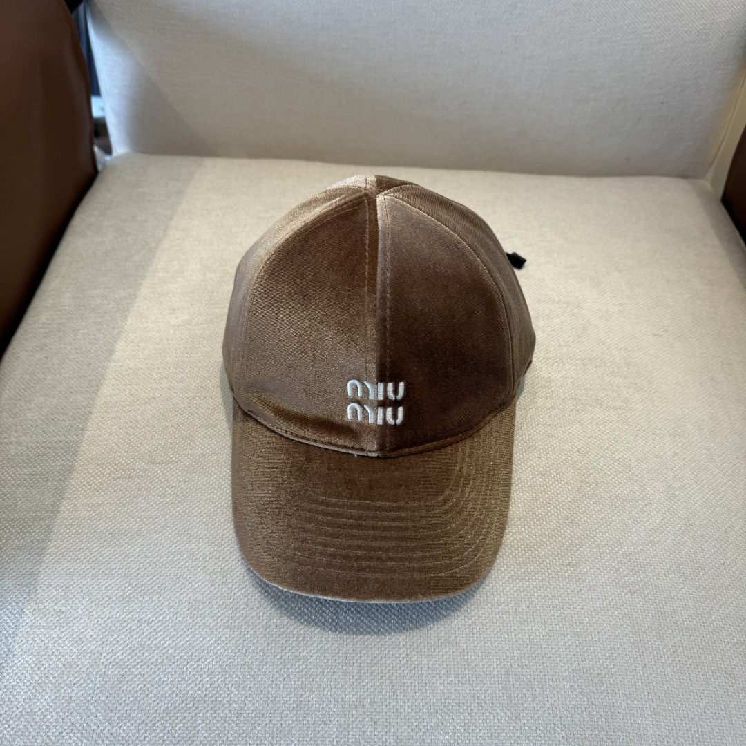 NO:580466,Miumiu's original spring and summer new baseball cap, authentic and custom-made from mold, original workmanship is meticulous and the quality is superb!  Hats bucket hat, baseball cap, knitted hat, hat, miumiu, espadrilles, hats19860909谬谬miumiu 原单春夏新款棒球帽,正品开模订制,原版做工细致质量超赞！帽子渔夫帽棒球帽针织帽,帽子,miumiu,espadrilles,hats,hat