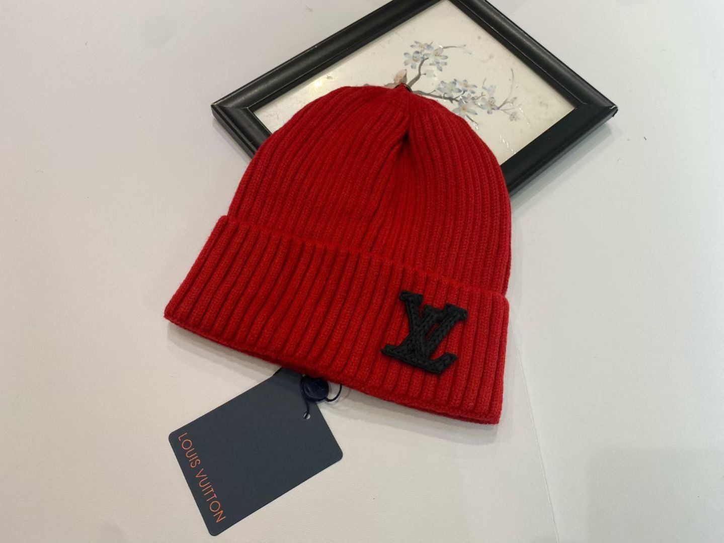 NO:580208,[lv] New classic casual and trendy wool hat, Japanese and Korean style, looks great with any combination!  When traveling, you must buy a hat: fisherman hat, baseball cap, knitted hat, hat, louis vuitton, espadrilles, hats19860909【lv】新款经典休闲潮流款 毛线帽 日韩风格,随便搭配都超好看！出门旅游,绝对要入手的一款帽子渔夫帽棒球帽针织帽,帽子,louis vuitton,espadrilles,hats,hat