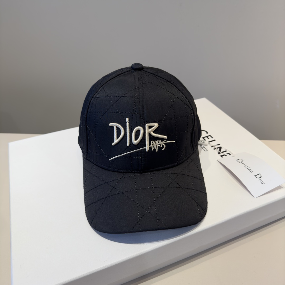 NO:580227,[DIOR Dior] New style simple baseball cap, new model shipped, big brand style is super easy to match, hurry up and get it!  Hats bucket hat, baseball cap, knitted hat, hat, dior, dior, espadrilles, hats19860909【DIOR迪奥】新款走量简约棒球帽,新款出货,大牌款超好搭配,赶紧入手！帽子渔夫帽棒球帽针织帽,帽子,dior,dior,espadrilles,hats,hat