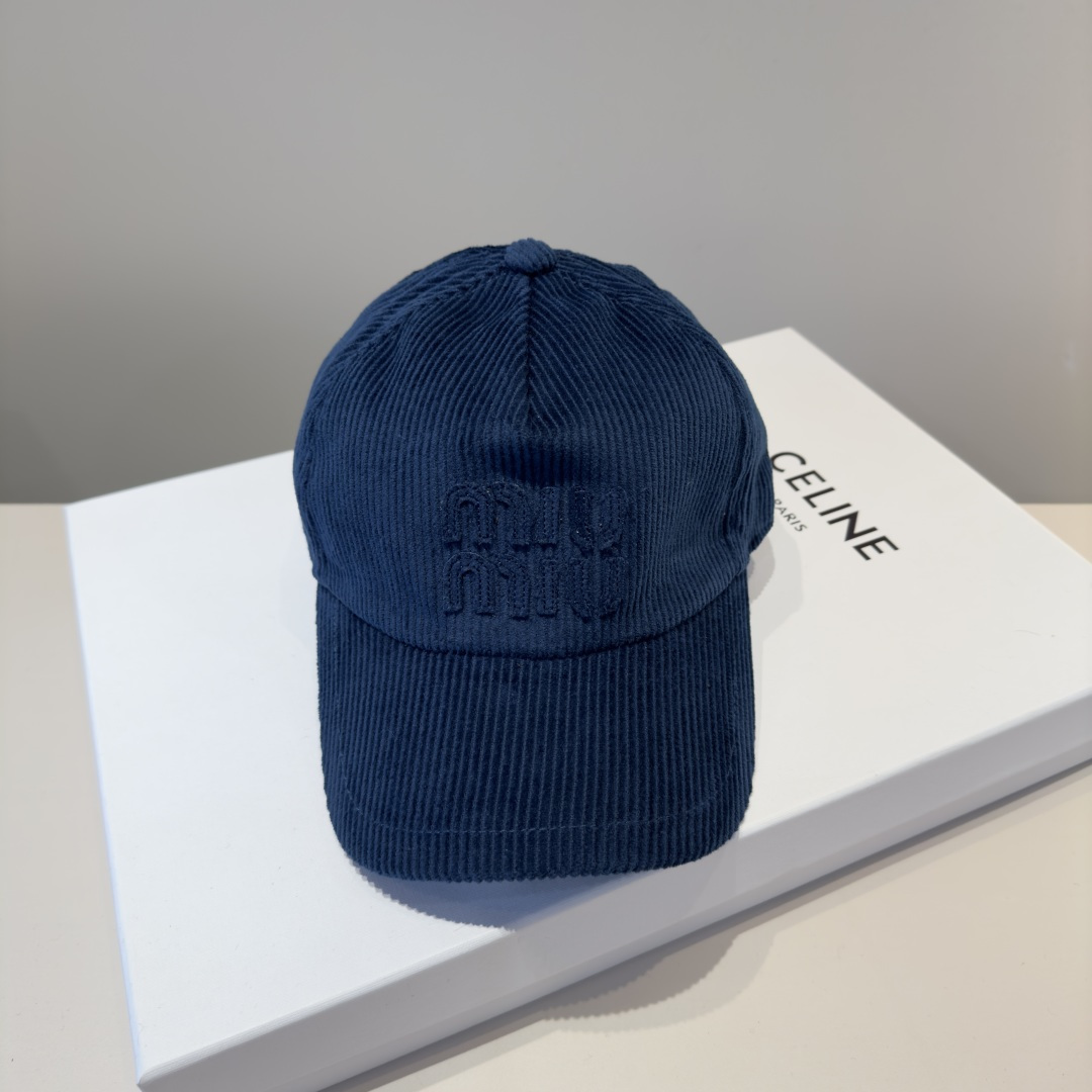 NO:580236,Miumiu's original spring and summer new baseball cap, authentic and custom-made from mold, the original workmanship is meticulous and the quality is superb!  Hats bucket hat, baseball cap, knitted hat, hat, miumiu, espadrilles, hats19860909谬谬miumiu 原单春夏新款棒球帽,正品开模订制,原版做工细致质量超赞！帽子渔夫帽棒球帽针织帽,帽子,miumiu,espadrilles,hats,hat