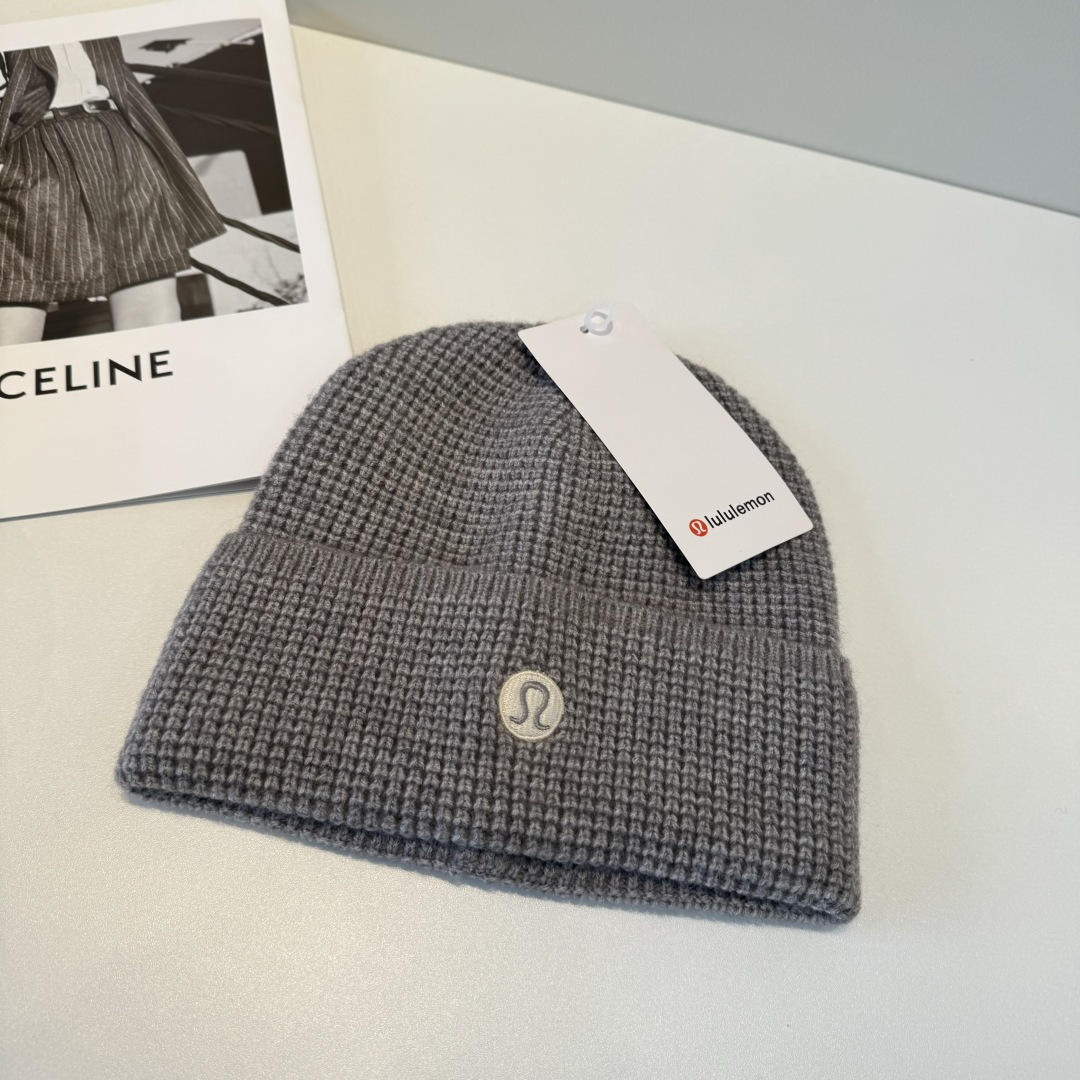 lulu 官网新品，毛线帽 原单品质火爆来袭 🔥🎩 工艺非常精美 高档大气上档次！低调奢华，方便携带！跑