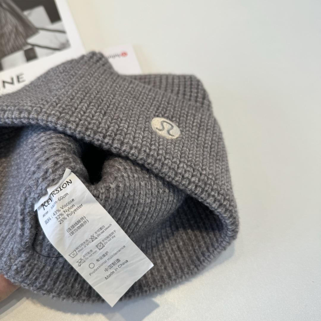 lulu 官网新品，毛线帽 原单品质火爆来袭 🔥🎩 工艺非常精美 高档大气上档次！低调奢华，方便携带！跑