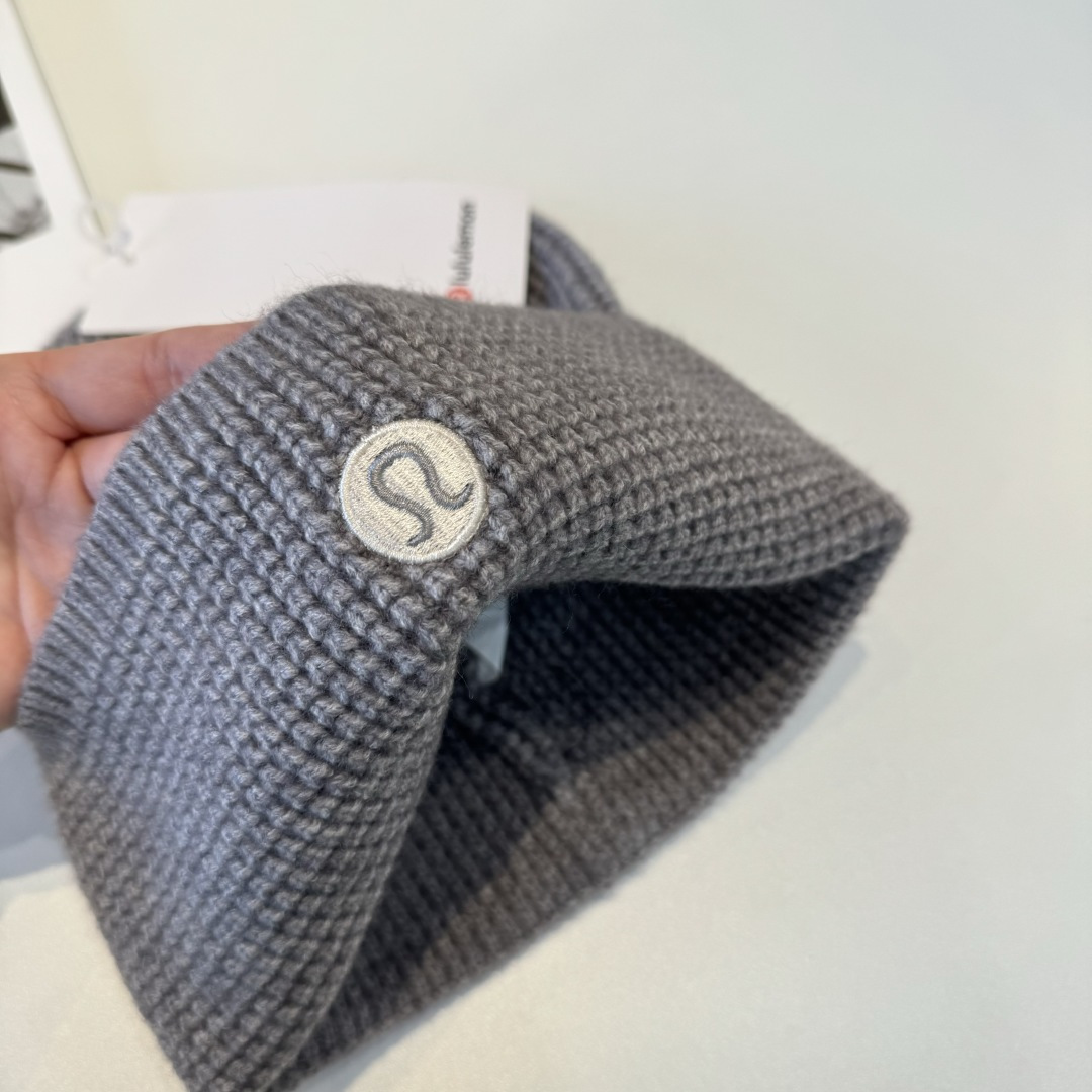 lulu 官网新品，毛线帽 原单品质火爆来袭 🔥🎩 工艺非常精美 高档大气上档次！低调奢华，方便携带！跑