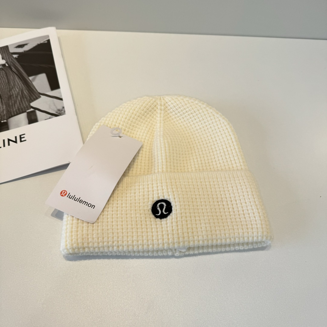 lulu 官网新品，毛线帽 原单品质火爆来袭 🔥🎩 工艺非常精美 高档大气上档次！低调奢华，方便携带！跑