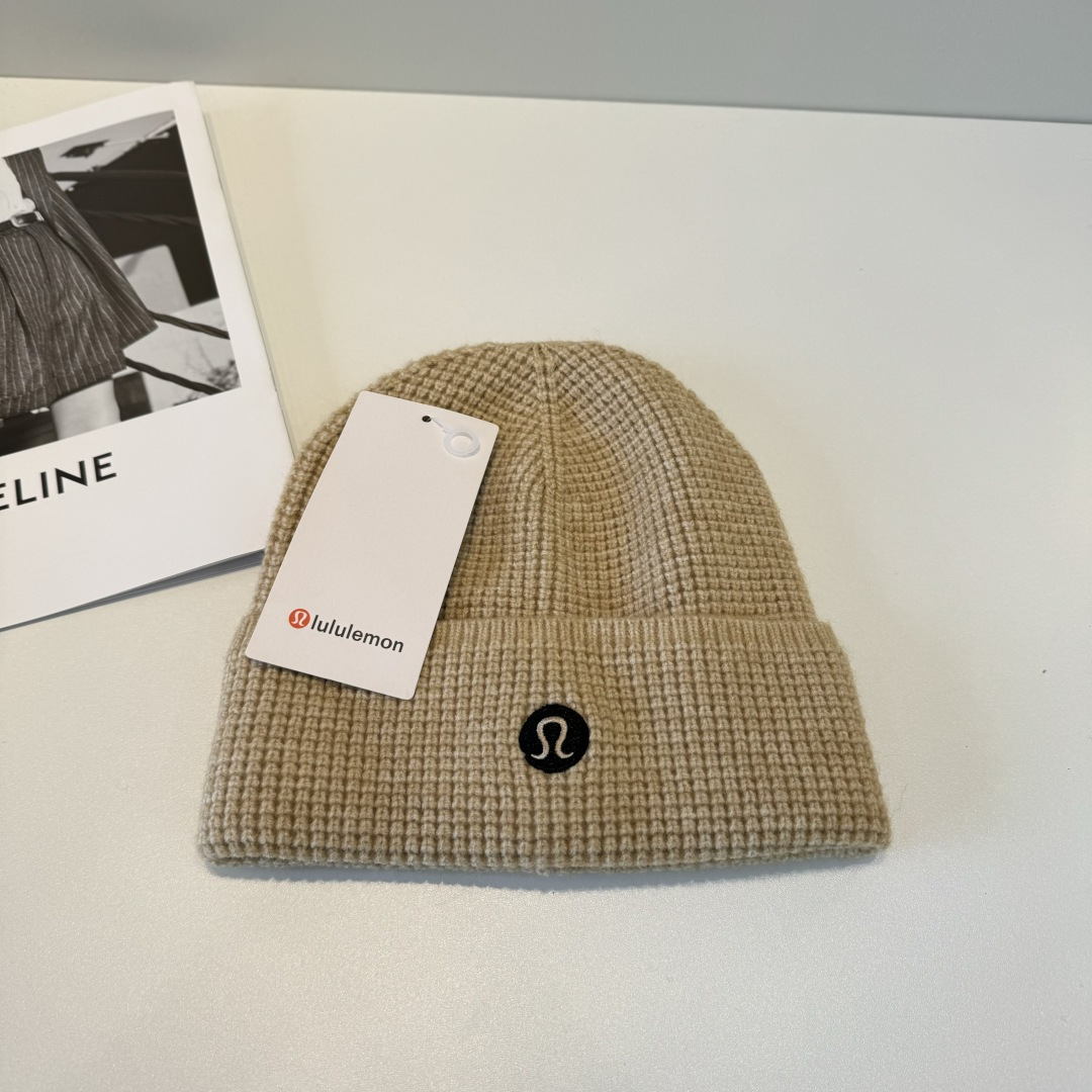 lulu 官网新品，毛线帽 原单品质火爆来袭 🔥🎩 工艺非常精美 高档大气上档次！低调奢华，方便携带！跑