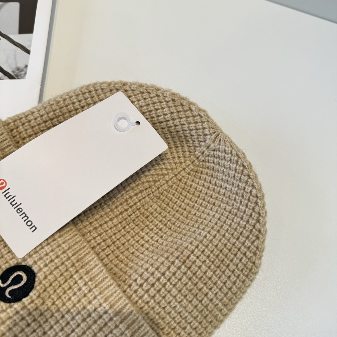 lulu 官网新品，毛线帽 原单品质火爆来袭 🔥🎩 工艺非常精美 高档大气上档次！低调奢华，方便携带！跑