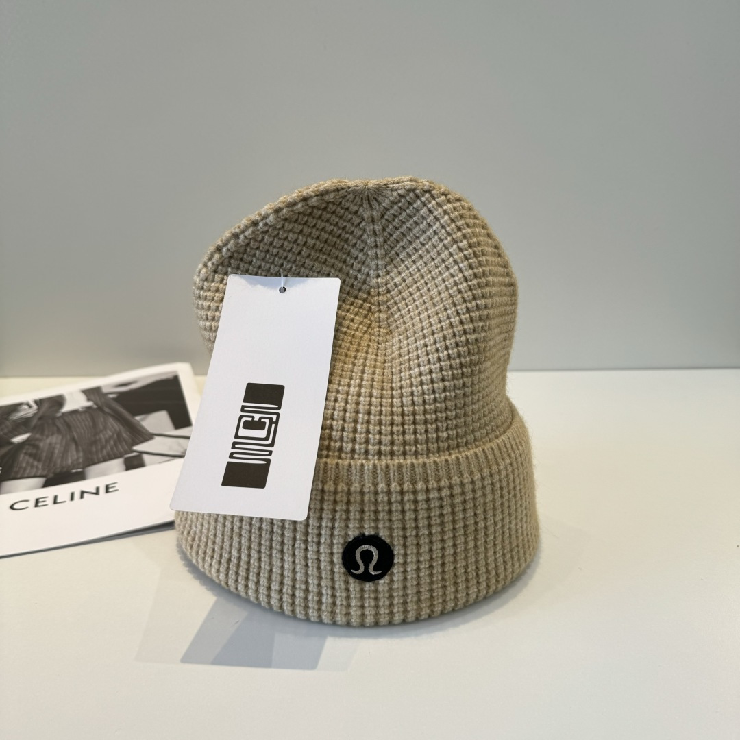 lulu 官网新品，毛线帽 原单品质火爆来袭 🔥🎩 工艺非常精美 高档大气上档次！低调奢华，方便携带！跑