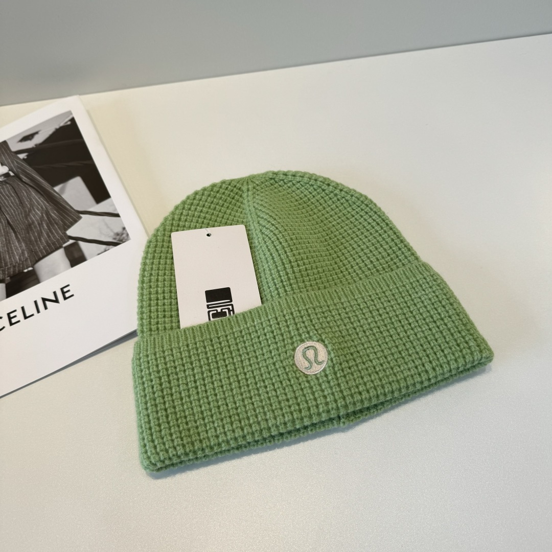 lulu 官网新品，毛线帽 原单品质火爆来袭 🔥🎩 工艺非常精美 高档大气上档次！低调奢华，方便携带！跑