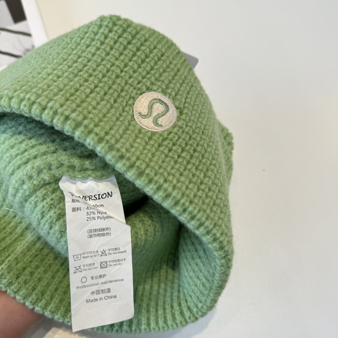 lulu 官网新品，毛线帽 原单品质火爆来袭 🔥🎩 工艺非常精美 高档大气上档次！低调奢华，方便携带！跑