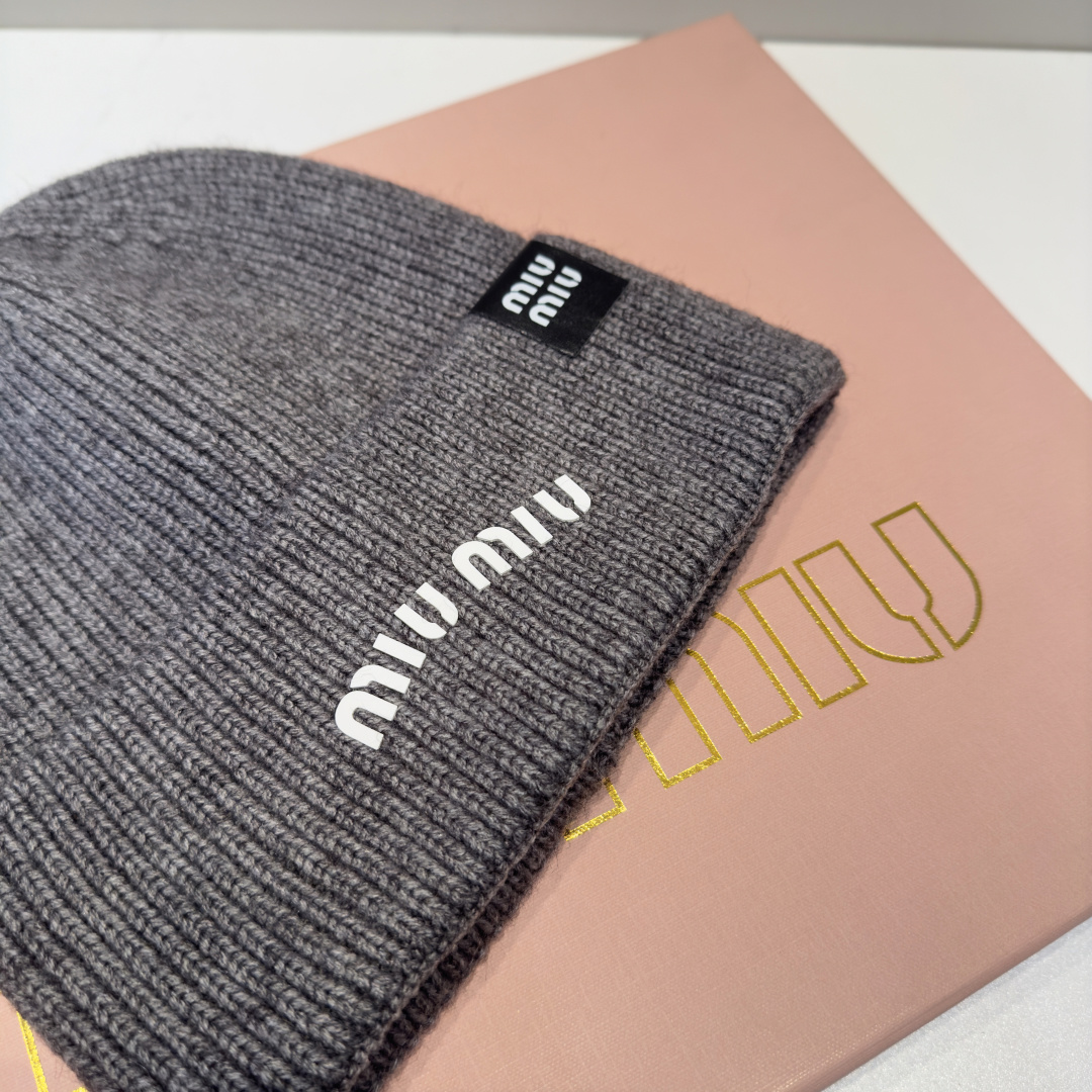 谬谬miumiu 原单春夏新款毛线帽，订制，原版做工细致质量超赞！