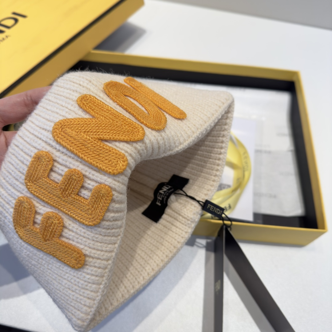 FENDI芬迪 老花系列毛线帽，经典FF中古单品，气质穿搭单品，质量杠杠👍