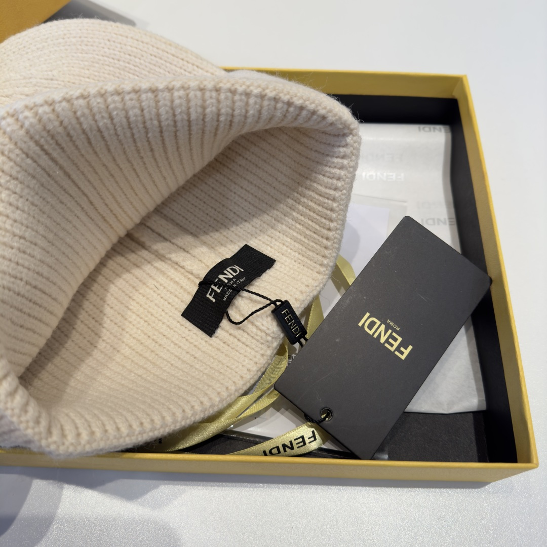 FENDI芬迪 老花系列毛线帽，经典FF中古单品，气质穿搭单品，质量杠杠👍