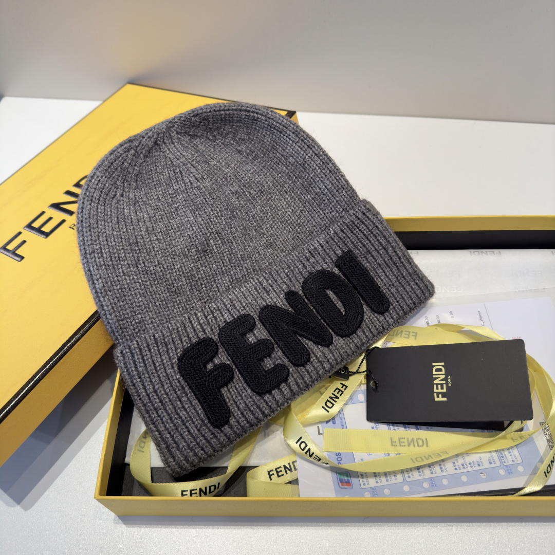FENDI芬迪 老花系列毛线帽，经典FF中古单品，气质穿搭单品，质量杠杠👍
