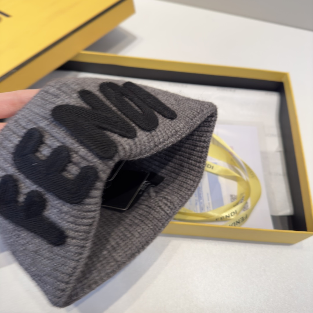 FENDI芬迪 老花系列毛线帽，经典FF中古单品，气质穿搭单品，质量杠杠👍