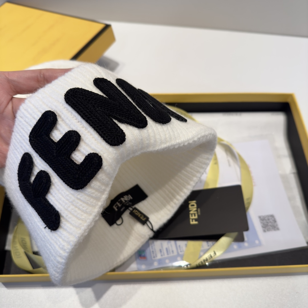 FENDI芬迪 老花系列毛线帽，经典FF中古单品，气质穿搭单品，质量杠杠👍