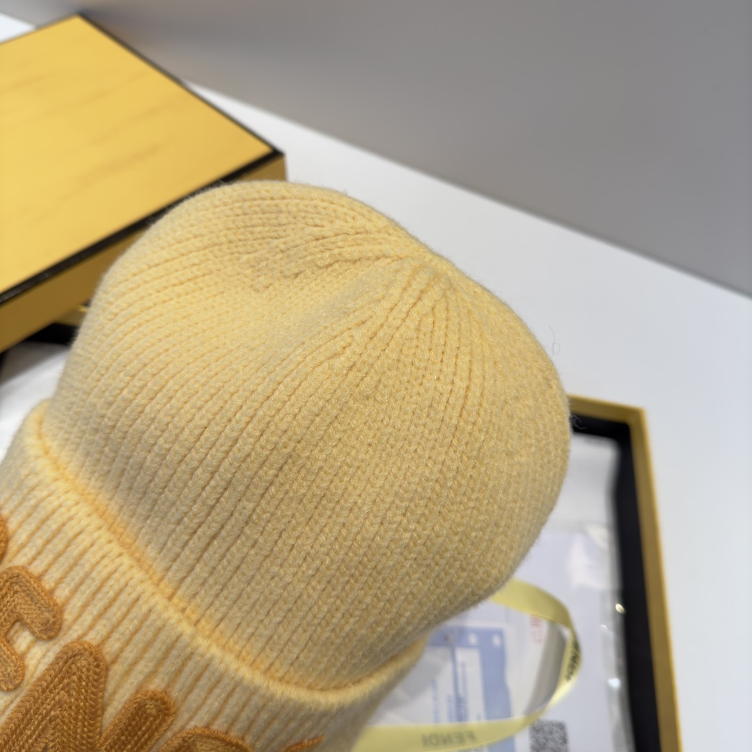 FENDI芬迪 老花系列毛线帽，经典FF中古单品，气质穿搭单品，质量杠杠👍