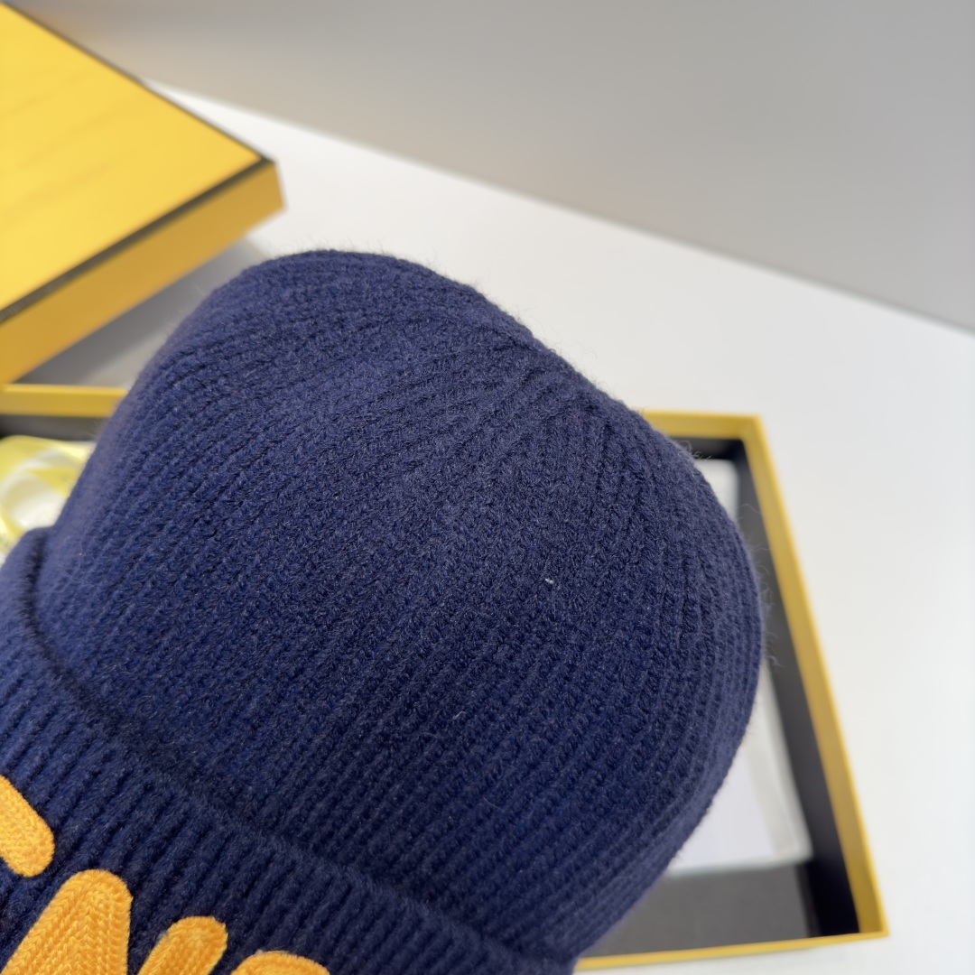 FENDI芬迪 老花系列毛线帽，经典FF中古单品，气质穿搭单品，质量杠杠👍