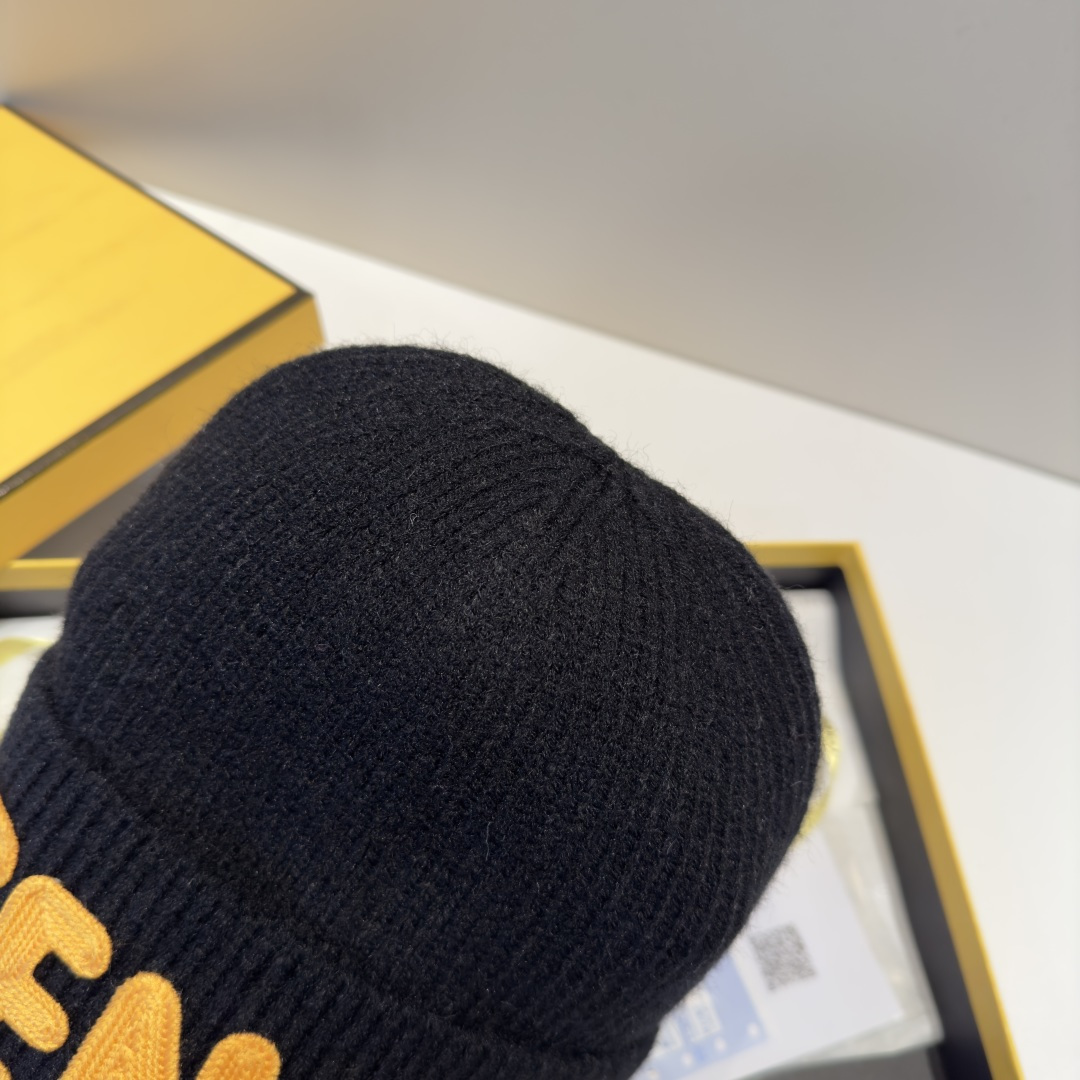 FENDI芬迪 老花系列毛线帽，经典FF中古单品，气质穿搭单品，质量杠杠👍