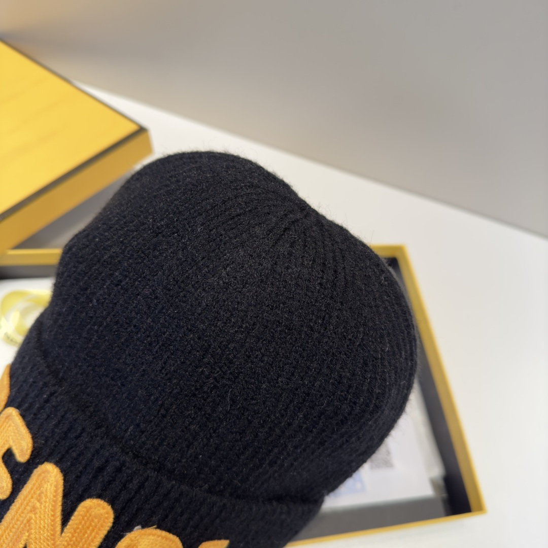 FENDI芬迪 老花系列毛线帽，经典FF中古单品，气质穿搭单品，质量杠杠👍