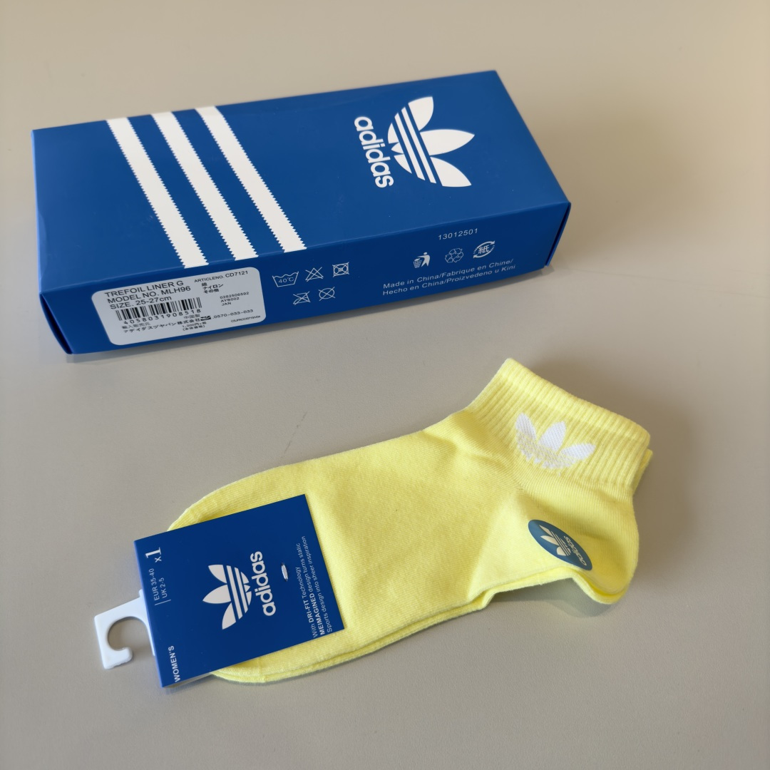 p60 adidas（阿迪达斯）新款早秋中款袜，款式经典，时尚高级！💗大牌出街，潮人必备，颜色百搭🔥（一盒5双）