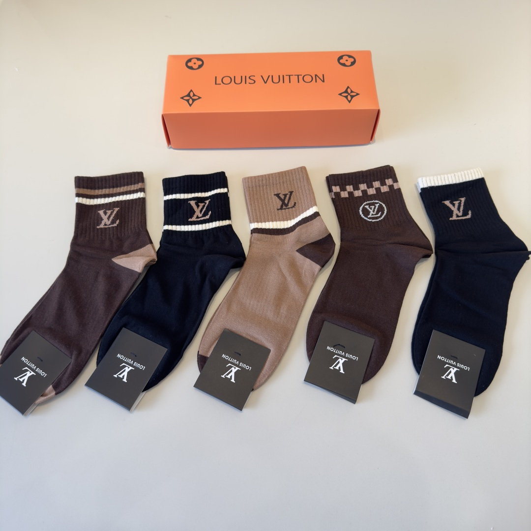 p60 Lv路易斯新款早秋长中袜，款式经典，时尚高级！💗大牌出街，潮人必备，颜色百搭🔥（一盒5双）