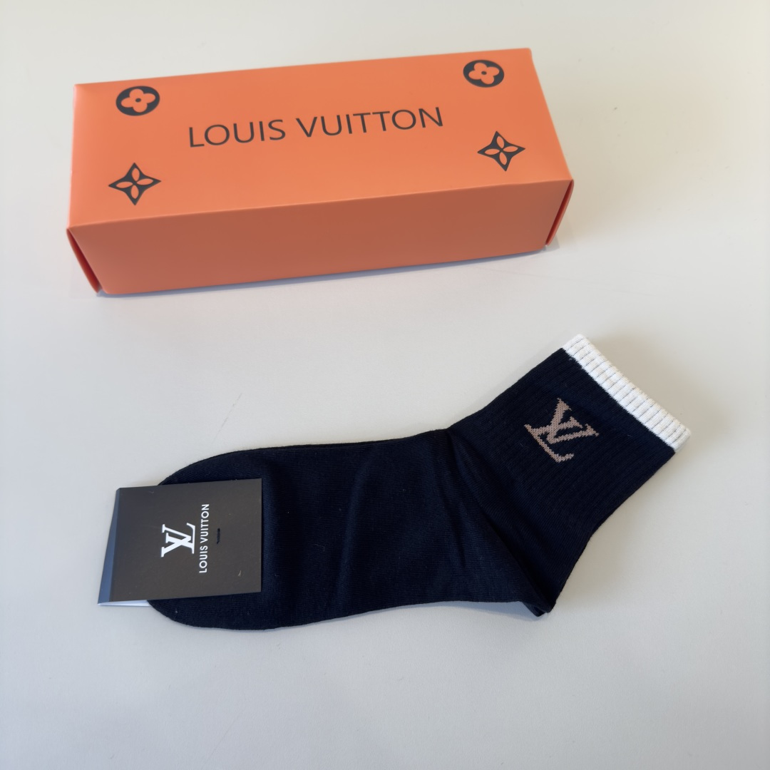 p60 Lv路易斯新款早秋长中袜，款式经典，时尚高级！💗大牌出街，潮人必备，颜色百搭🔥（一盒5双）