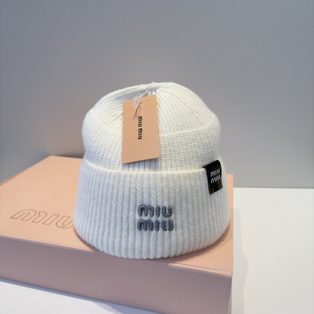 NO:580481,Miumiu original spring and summer new style woolen hat, customized, the original workmanship is meticulous and the quality is great!  Hats bucket hat, baseball cap, knitted hat, hat, miumiu, espadrilles, hats19860909谬谬miumiu 原单春夏新款毛线帽,订制,原版做工细致质量超赞！帽子渔夫帽棒球帽针织帽,帽子,miumiu,espadrilles,hats,hat