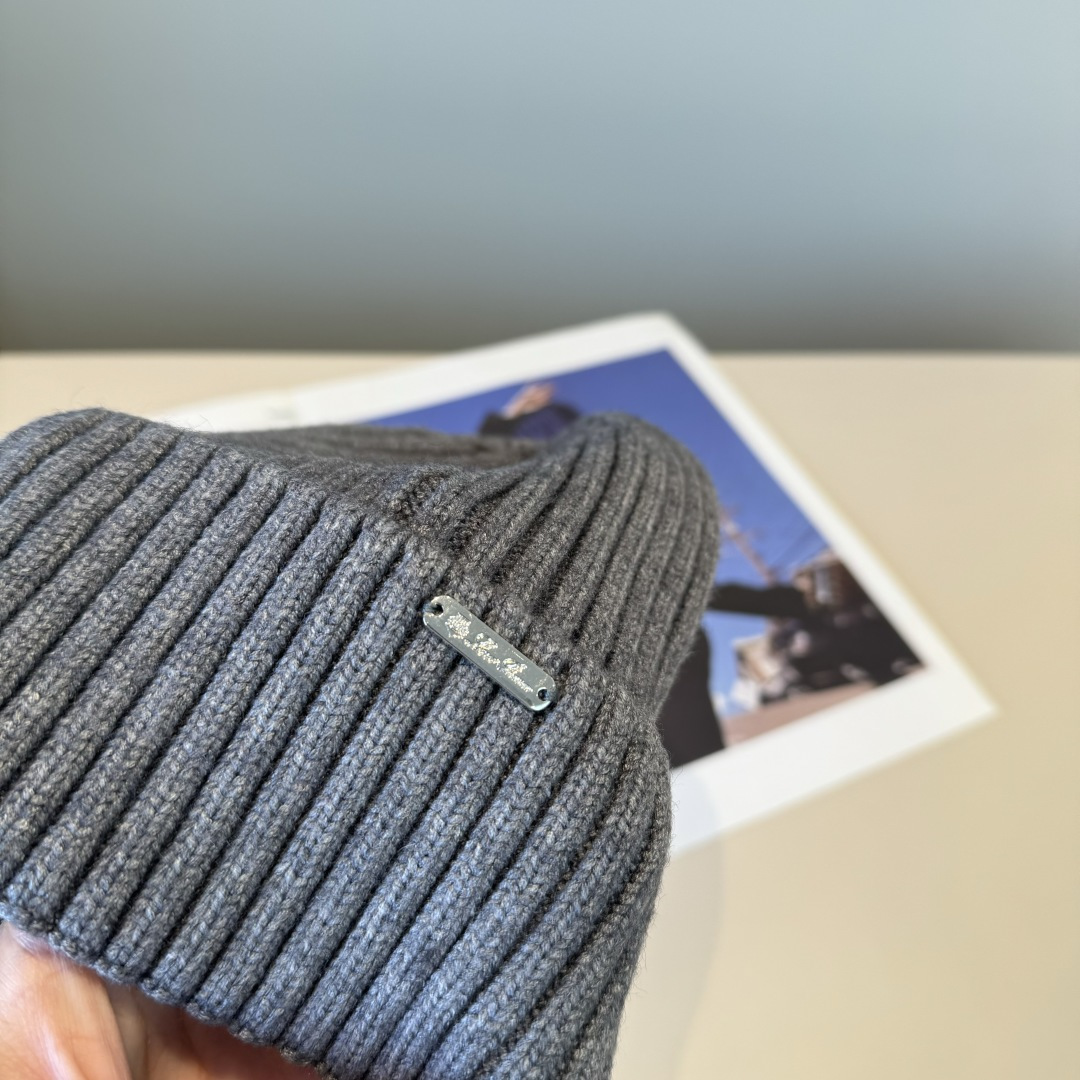 LP最新毛线帽 时尚前卫的休闲设计风格，戴上头就是这样好看看哦，做工精细，男女同款！